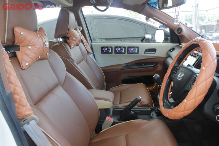 Tampilan dalam kabin modifikasi Honda CR-V dari Makassar