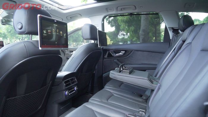 Jok Audi Q7 dilapisi kulit berkualitas