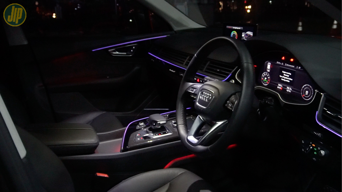 Audi Q7 tersedia 30 pilihan warna Ambient Light