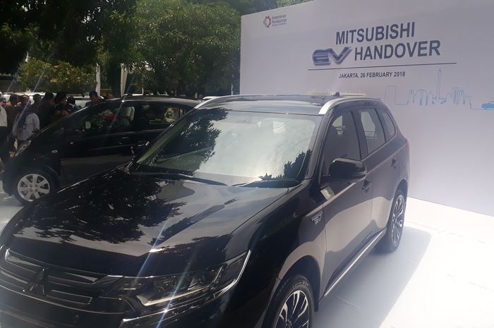 Mobil listrik Mitsubishi Outlander PHEV dan Mitsubishi i-MiEV