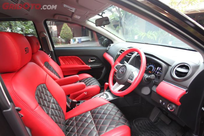 Interior All New Terios dibuat merah menyala oleh owner