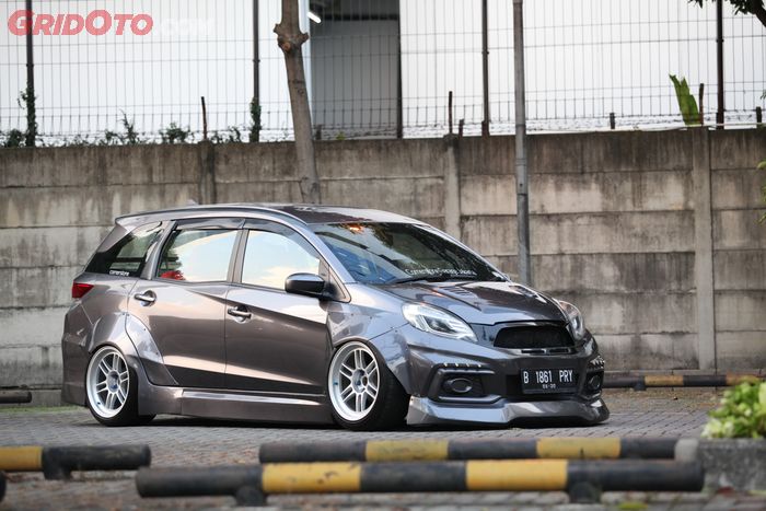 Video Modifikasi Honda Mobilio Bergaya Rocket Bunny, Fendernya Seksi
