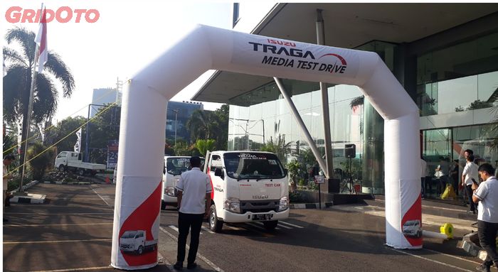 Pelepasan Mobil Isuzu Straga 