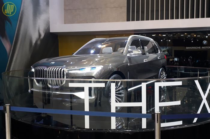 BMW X7 Concept saat tampil di GIIAS 2018