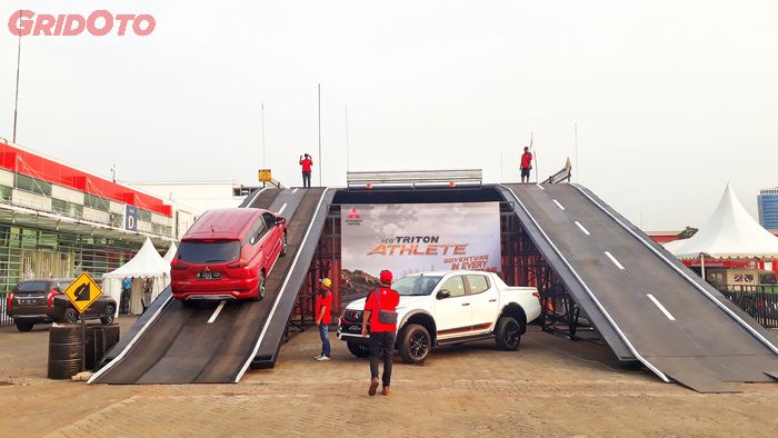 Mitsubishi Sky Bridge ajang uji coba ketangguhan mobil-mobil Mitsubishi