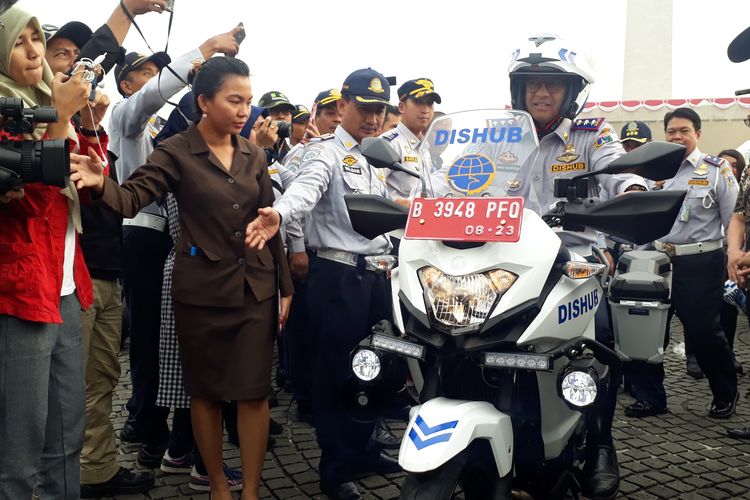Anies Baswedan Jajal Kawasaki Versys Dishub Dki Jakarta Di Apel Transportasi Asian Games 2018 Gridoto Com