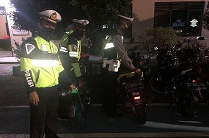 Satlantas Polres Bontang amankan puluhan motor berknalpot brong pada gelaran razia Sabtu (0108/2020).