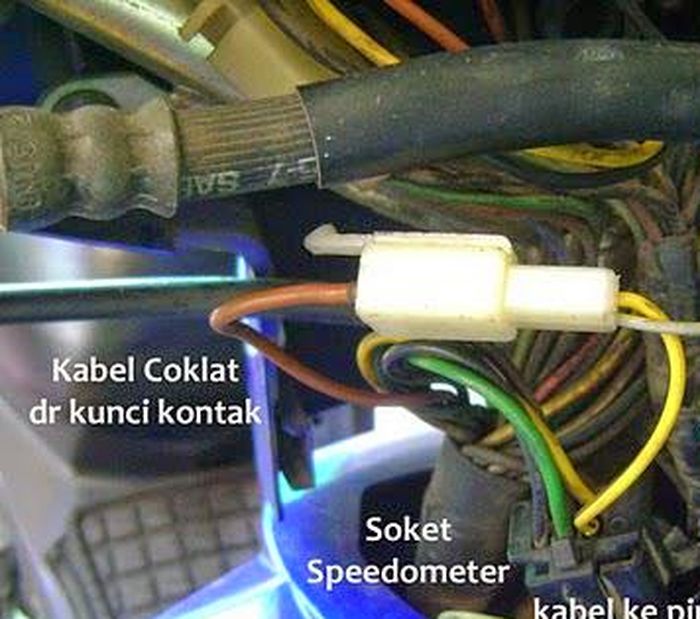 Kabel coklat di Yamaha Nouvo adalah kabel kontak yang mengarah ke CDI