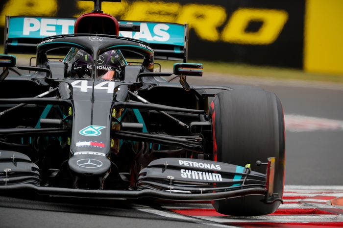 Lewis Hamilton berhasil meraih pole position, sedangkan tim Racing Point berhasil pecundangi Ferrari di kualifikasi F1 Hongaria