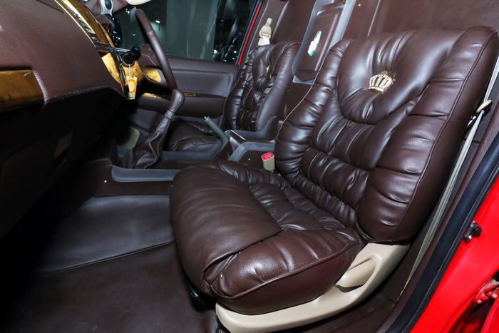 Meski berbodi merah, interior Fortuner ini pilih konsep Garson pakai warna kalem