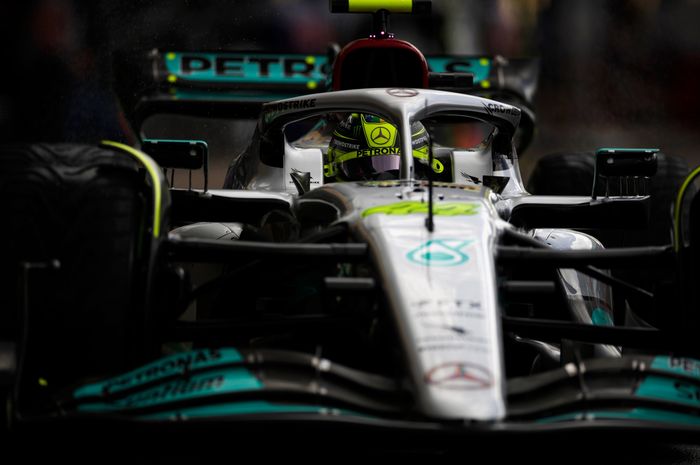 Lewis Hamilton tak setuju dengan sorakan ke Max Verstappen di F1 Inggris 2022