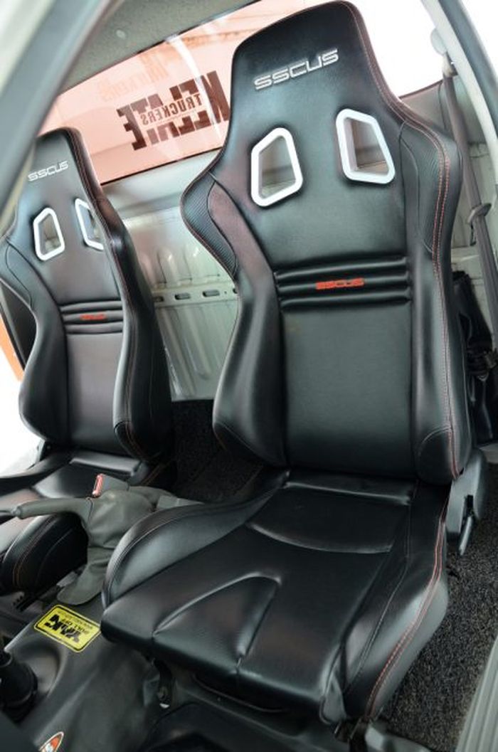 Jok Hilux yang diganti pakai bucket seat