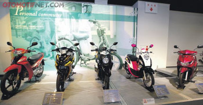 Beberapa motor produk Indonesia terpajang dengan rapi, saat OTOMOTIFNET berkunjung ke Yamaha Motor Co. Ltd tahun 2014