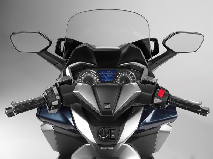 Area kokpit Honda Forza 300