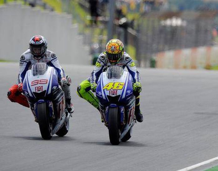 Valentino Rossi menang dengan selisih 0,099 detik atas Jorge Lorenzo di MotoGP Jerman 2009