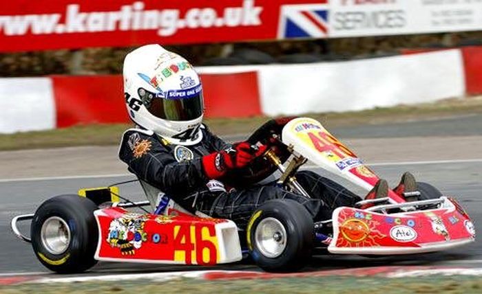 Gokart milik Alex Albon penuh stiker yang menunjukkan ia sebagai fans Valentino Rossi