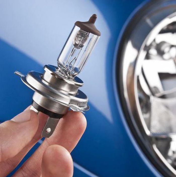 Lampu halogen lebih terang dan lebih awet dibandingkan lampu pijar biasa