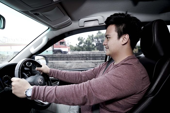 Mengemudikan mobil dengan posisi mengemudi yang benar akan meningkatkan keamanan dan keselamatan pengemudi