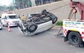 Toyota Avanza Terguling Sampai Rusak Parah di Tol JORR Jakarta Selatan, Diduga Pengemudi Hilang Kendali