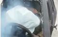 Kocak, Mobil Sudah Bobrok Enggak Keruan, Airbagnya Ternyata Masih Aktif