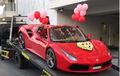 Valentine Day, Cewek Dikasih Kejutan 1.000 Mawar di Atas Ferrari, Bebep Kamu Pasti Suka Juga Sob