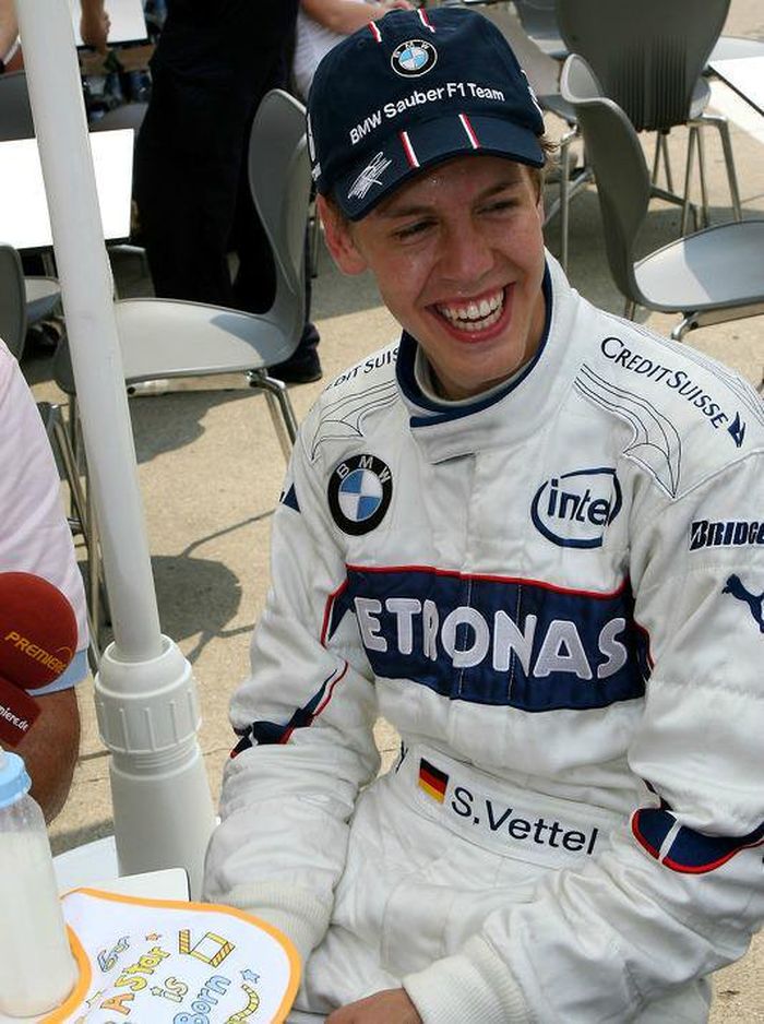Beginilah penampilan perdana calon juara dunia masa depan ketika melakukan debutnya di balap F1 pada GP F1 Amerika Serikat tahun 2007