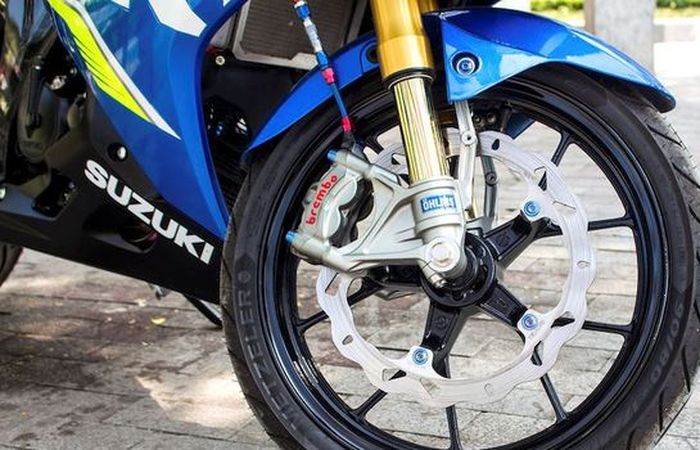 Garpu depan pakai Ohlins biar makin kekar