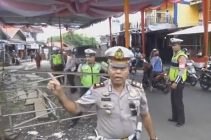 Ilustrasi pesta pernikahan menutup jalan