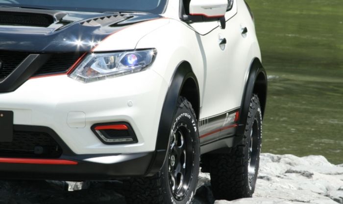 Tampilan depan Nissan X-Trail garapan Roadhouse, Jepang