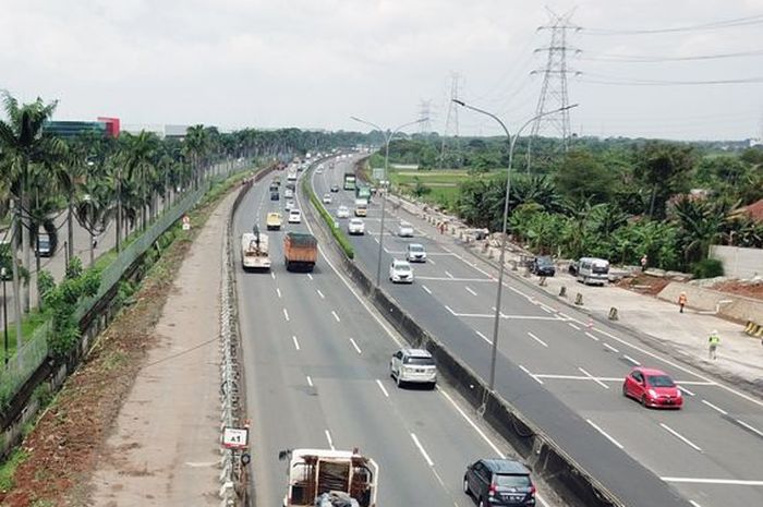 Ilustrasi jalan tol Jakarta-Merak.