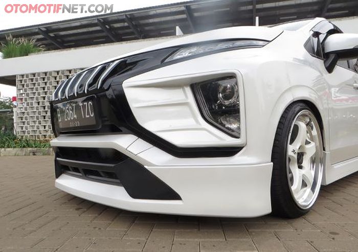 Grill bergaya Toyota Prado, dipadu body kit OEM. Ganteng juga!