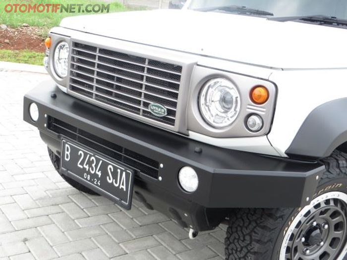 Model depan jadi kayak Land Rover.