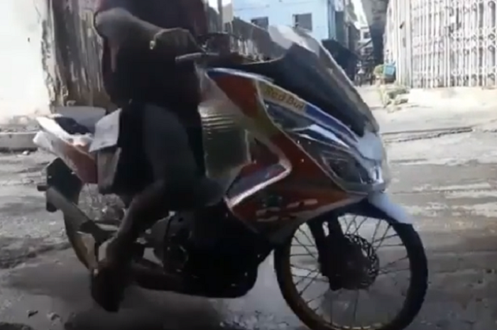 Instagram/@agoez_bandz