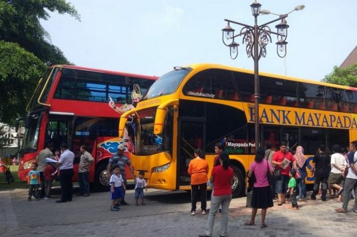 Dua bus tingkat disediakan untuk keliling Solo gratis