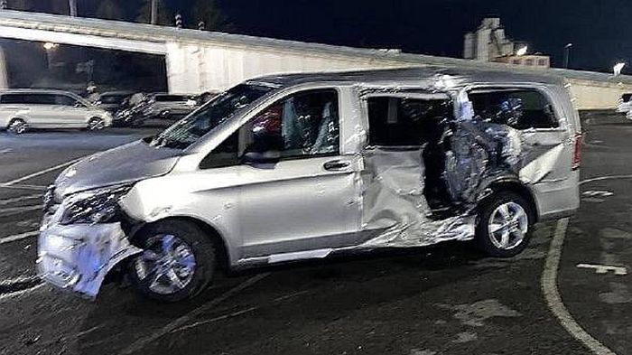 Salah satu unit Mercedes-Benz yang menjadi korban pengrusakan
