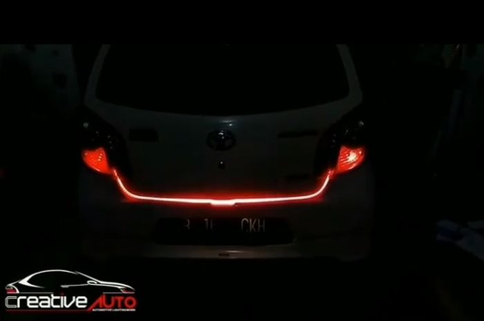 Lampu sein dan rem Toyota Agya