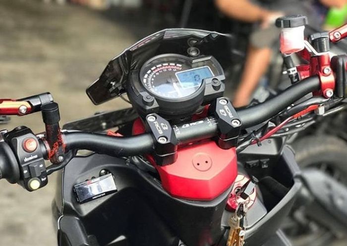 Instrumen digital tipe universal terpasang di Yamaha X-Ride