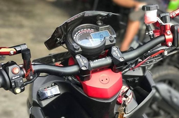 Instrumen digital tipe universal terpasang di Yamaha X-Ride