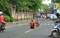 Duh, Turis Makin Berani, Foto-Foto Di Tengah Jalan Ramai, Gak Takut Ketabrak