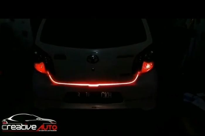 Lampu sein dan rem Toyota Agya 