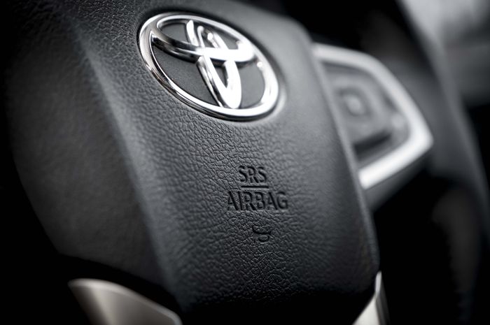 Toyota menjadikan airbag sebagai fitur standar di hampir semua produknya yang dijual di Indonesia.