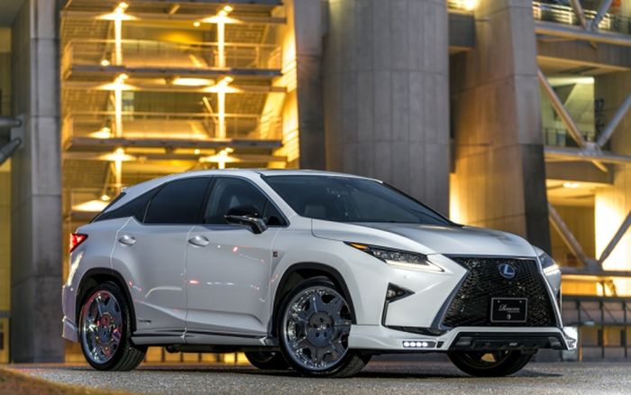 Lexus RX F-Sport pasang pelek Work Chiarezza Suv ukuran 22 inci