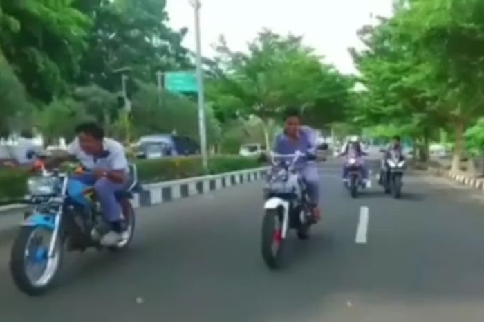 Izin sama orang tua bawa motor ke sekolah, di jalan malah balapan liar