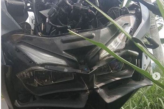 Kondisi Honda CBR250RR usai menghajar batas penanda jalan