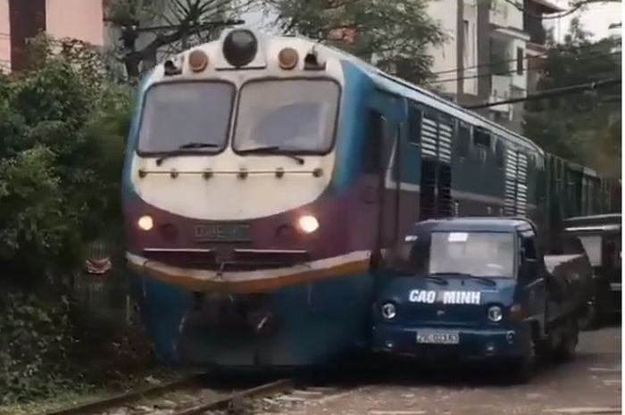 Keserempet kereta sampai rontok