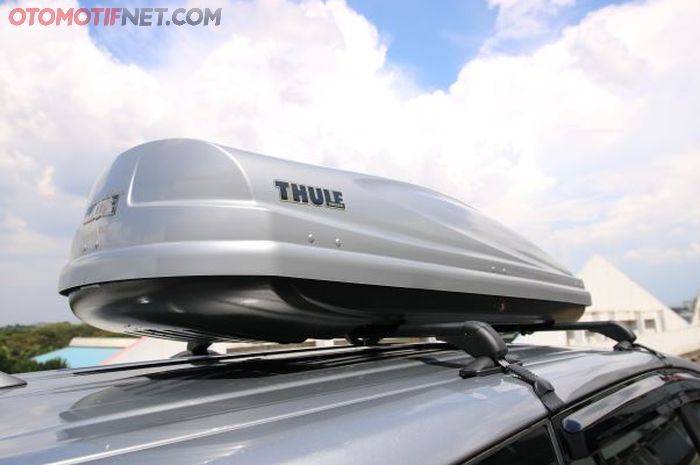 Pasang roofbox Thule di atap, biar makin pol 