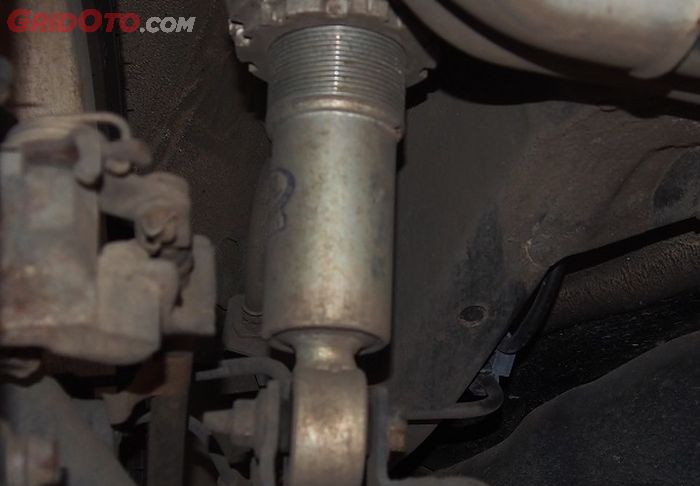 Kaki-kaki sudah menggunakan coil over, manuver lebih stabil