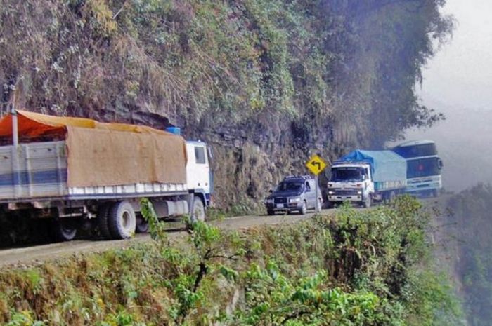  Ilustrasi jalan paling berbahaya 