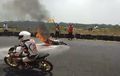 Video Detik-detik Suzuki Satria FU150 Terbakar Sampai Gosong di Balapan Road Race