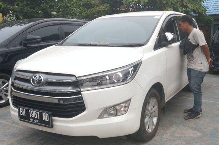 Kisaran harga Innova G Reborn Diesel seken tahun 2016.
